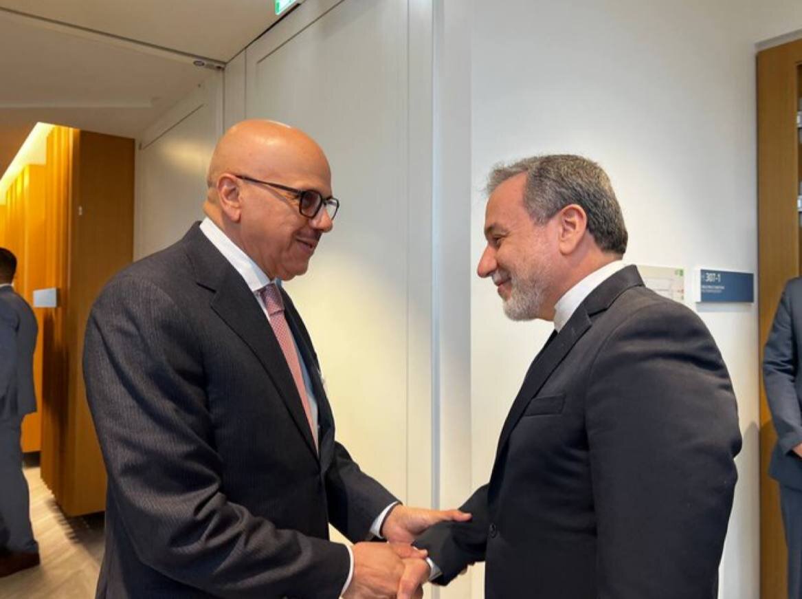 Araghchi meets with Armenian, Bahrani counterparts in Geneva