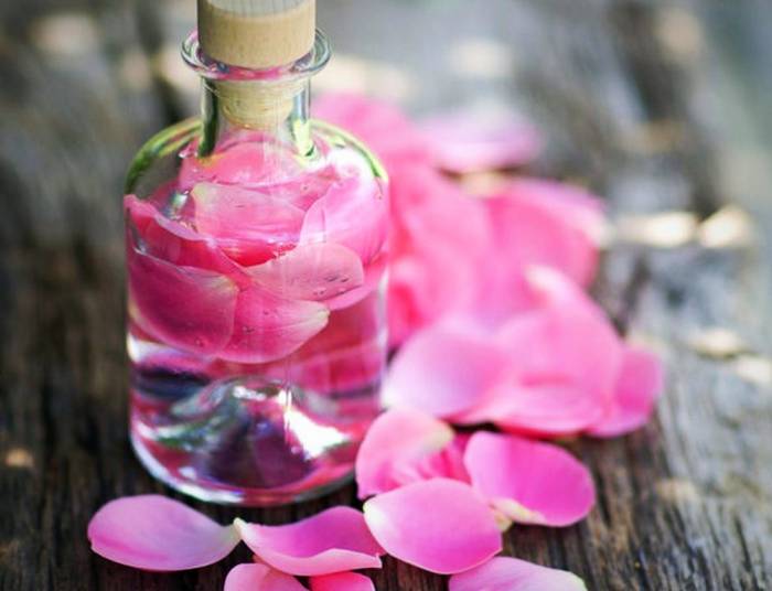 All the properties and benefits of rose water here