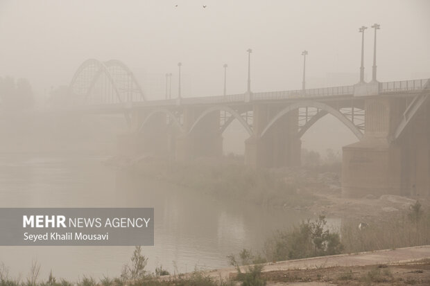 Khuzestan drowning in dust; The penetration of dust into the houses
