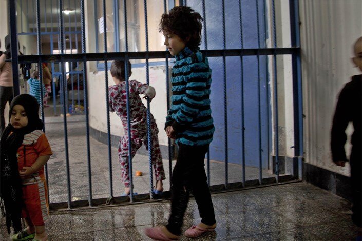 Maternal rights in the shadow of tall walls; How is maternal justice possible?