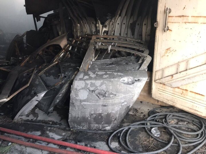 Fire control in a spare parts warehouse on the old Karaj road
